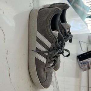 ADIDAS SNEAKERS